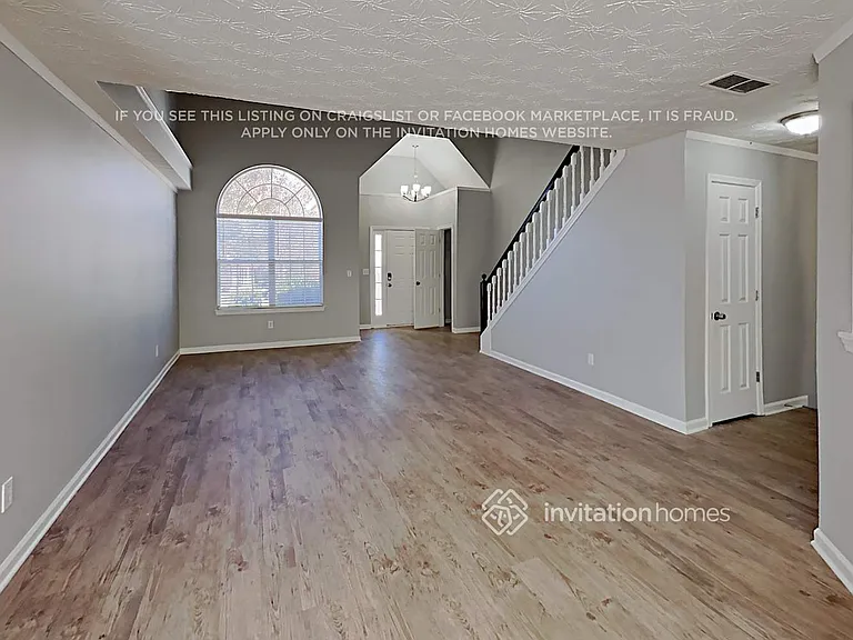 1020 Ivey Ln — Photo 4