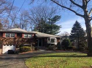 189 Mayfair Rd, Paramus, NJ 07652