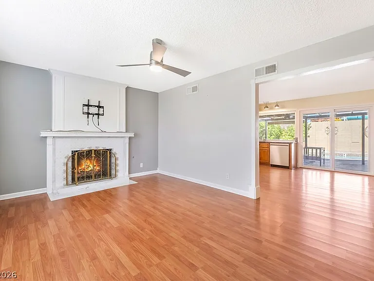 4565 Meridian Dr — Photo 4