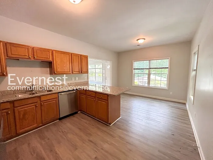 1725 Church St NW — Photo 9