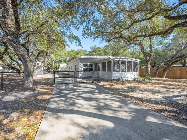 15 Bois D Arc St, Rockport, TX 78382