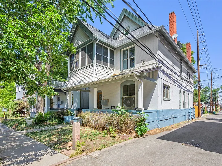 2113 E 16th Ave — Photo 3