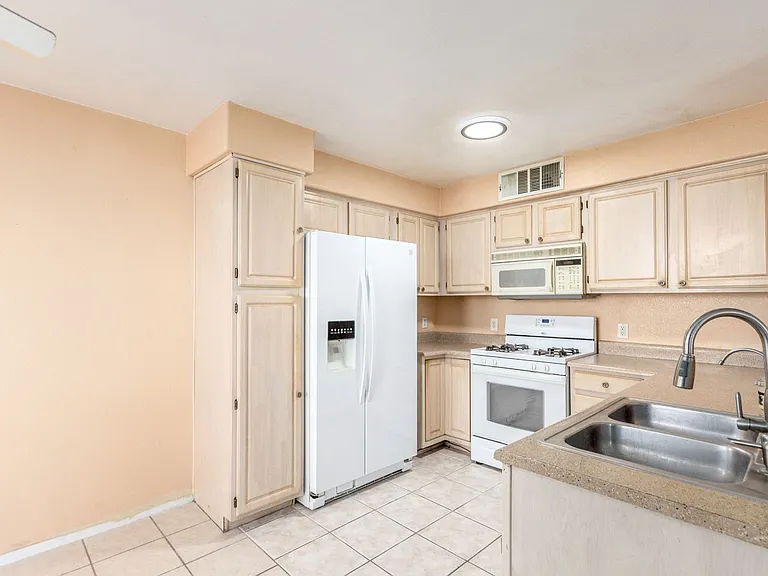 5710 E Tropicana Ave #1146 — Photo 12