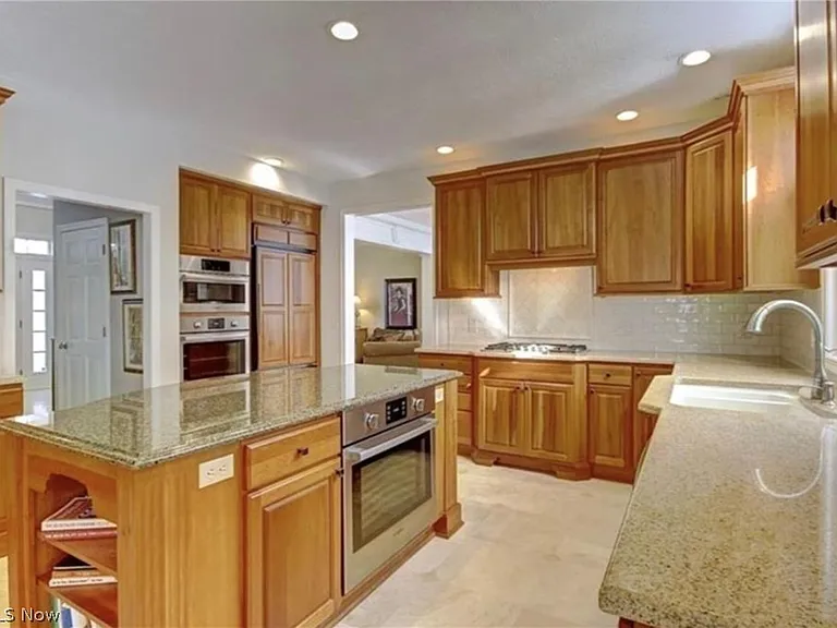 29240 Regency Cir — Photo 6