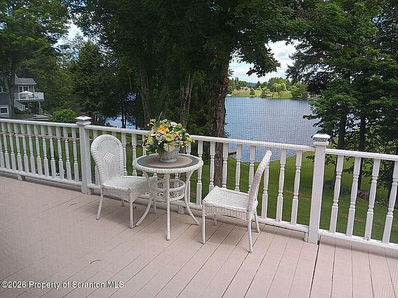 4th image of 583 Lakeview Dr