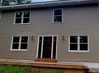 1183 Falls Rd, Bushkill, PA 18324