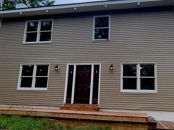 1183 Falls Rd, Bushkill, PA 18324