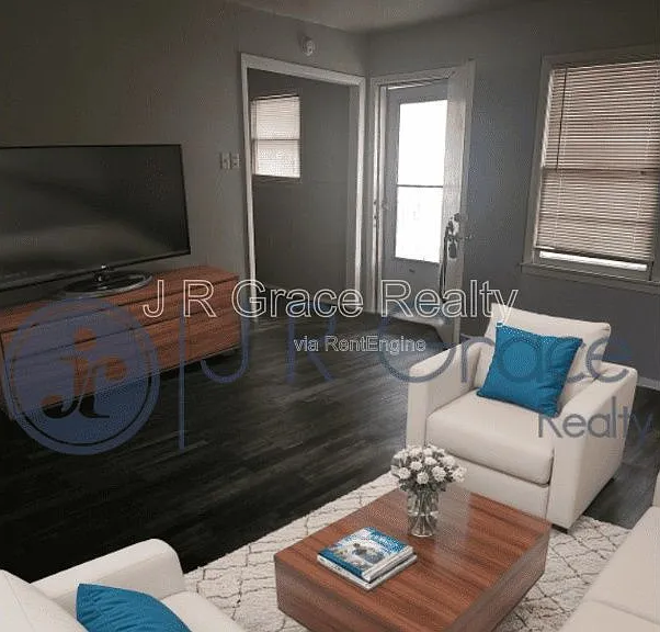602 E Navarro Ave — Photo 6