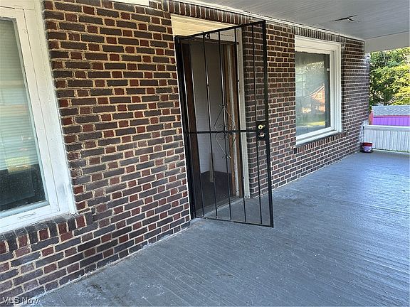 2nd image of 24 E Evergreen Ave