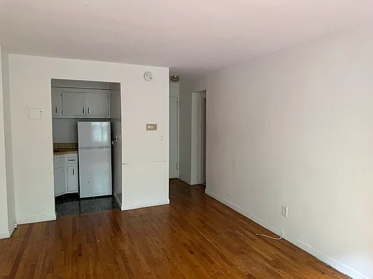 Rented by Eric Goodman Realty Corp | media 8