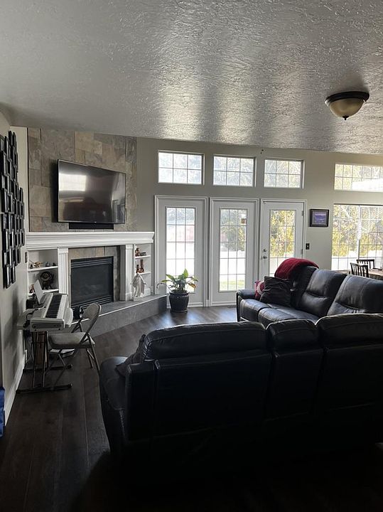 1st image of 231 E Ashbrook Cir