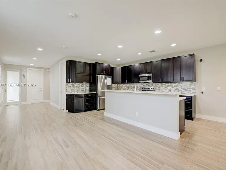 619 SW 17th St — Photo 21