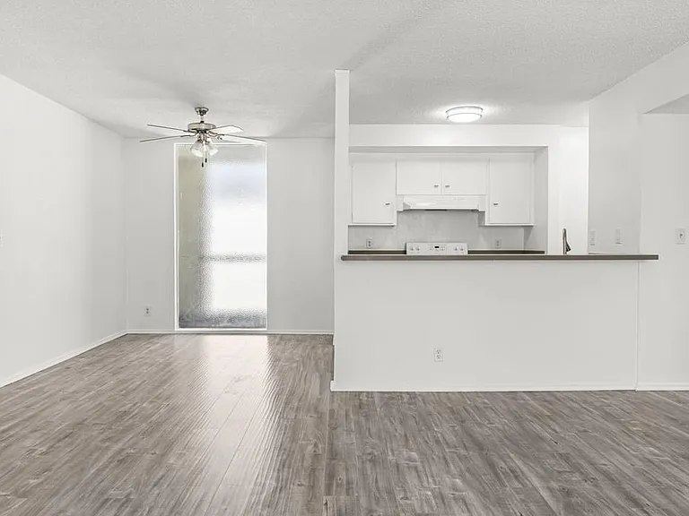 11946 Montana Ave #302 — Photo 11