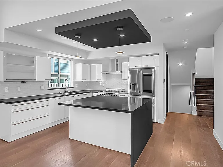 2119 Grant Ave #B — Photo 3