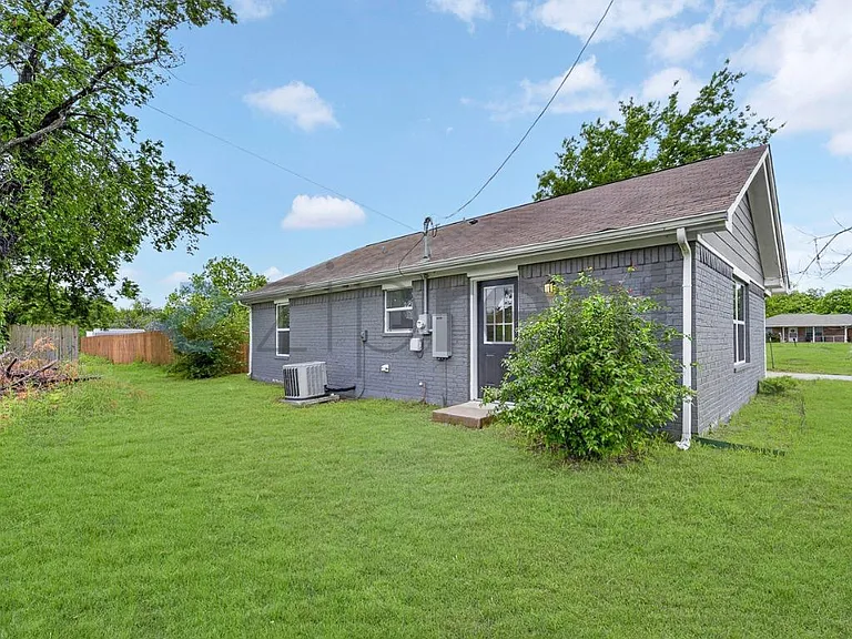317 Jones St — Photo 20