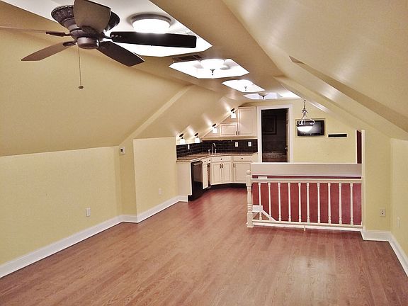 4th image of 431 S Main St APT A