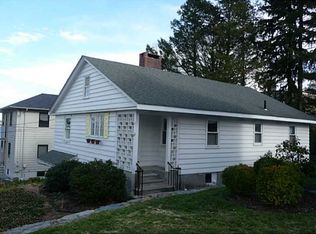 25 Harbour Ter, Cranston, RI 02905