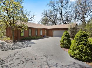 24951 W Middle Fork Rd, Barrington, IL 60010