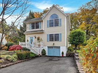220 Mabelann Ave, Franklin Lakes, NJ 07417