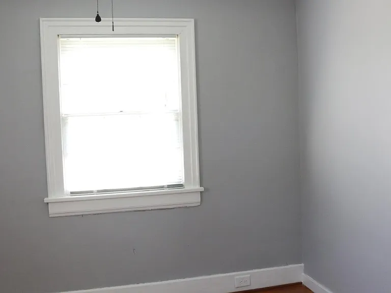 210 W Poplar St #B — Photo 12