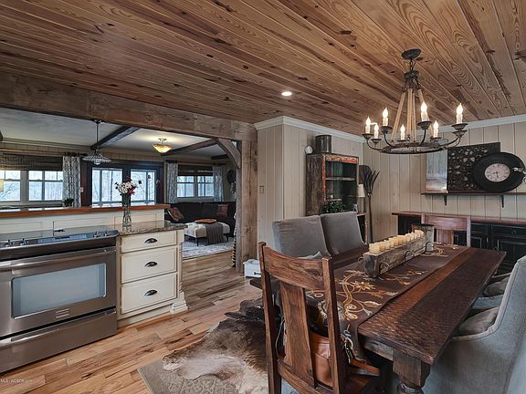 Image 5: Kitchen