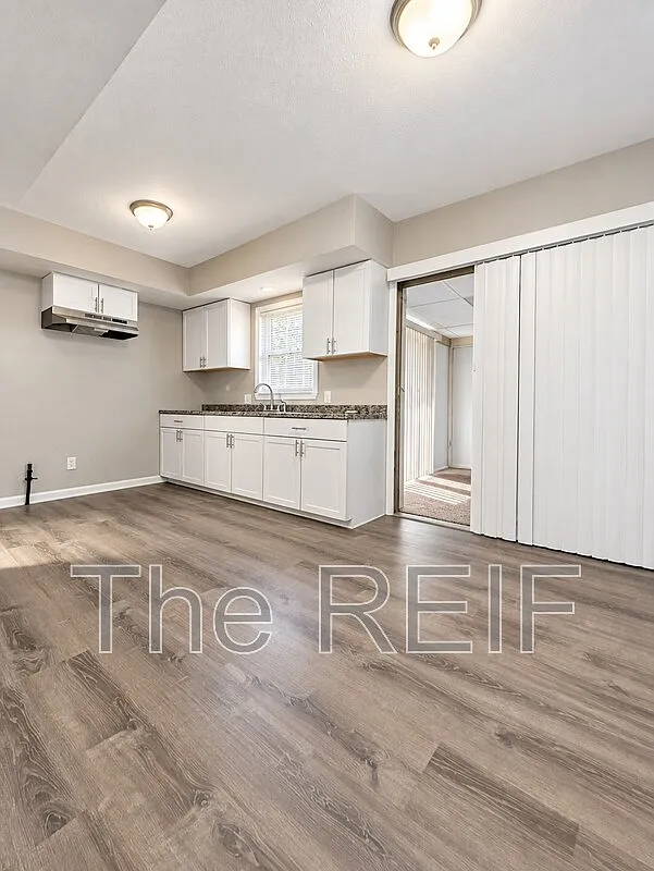 3 bed, 2.0 bath, 1035 sqft, $1,550 — Photo 2