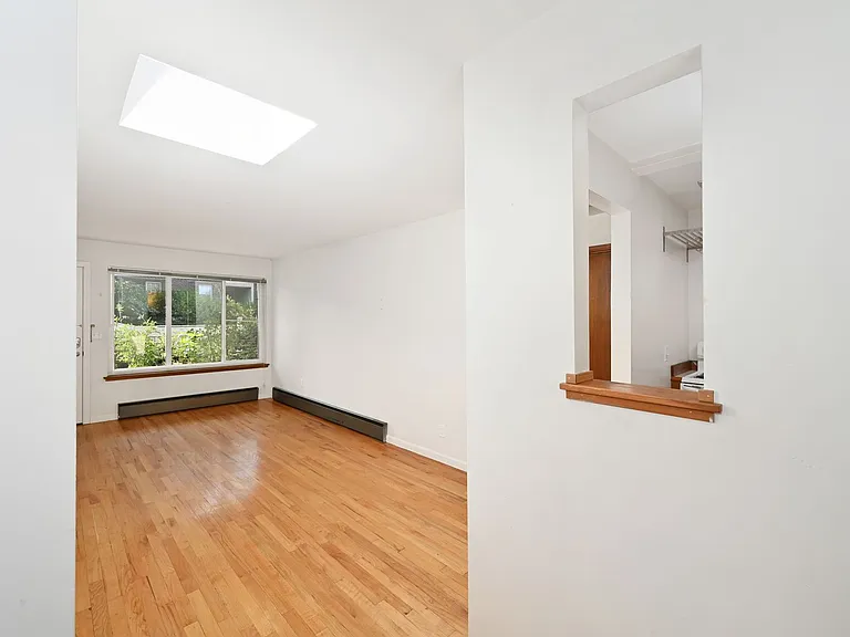 The Diane Apartments — Photo 10