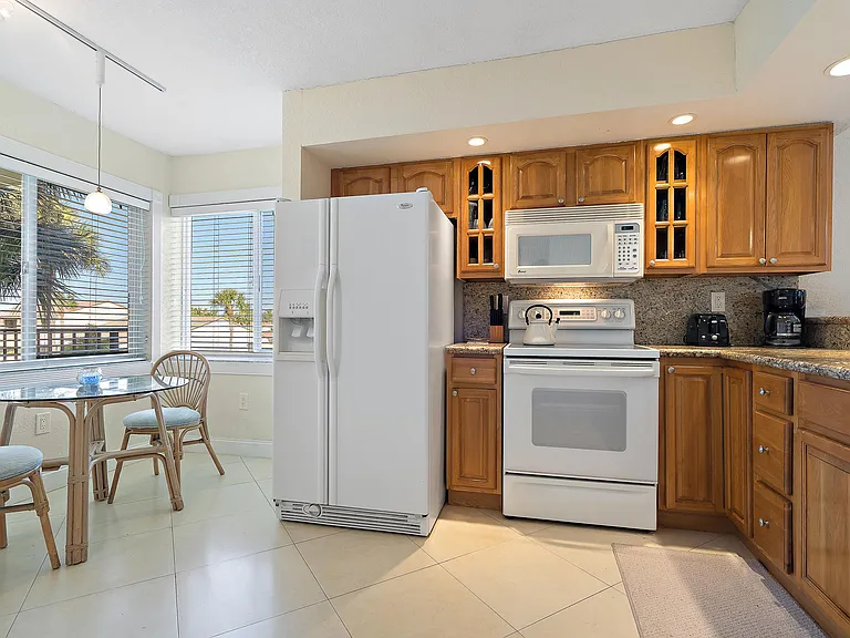 275 Palm Ave #C201 — Photo 18