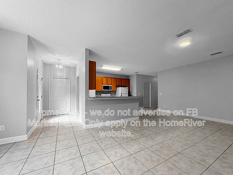 3 bed, 2.5 bath, 1949 sqft, $1,875 — Photo 3