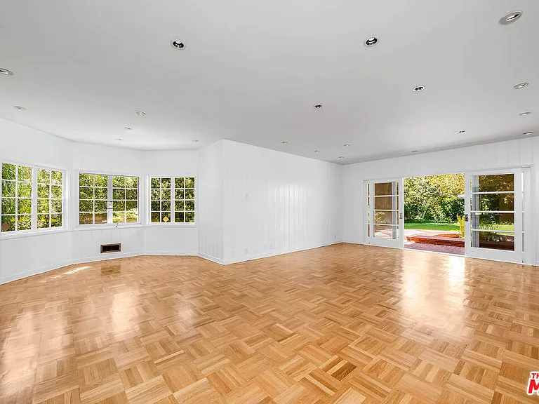 809 N Bedford Dr — Photo 3