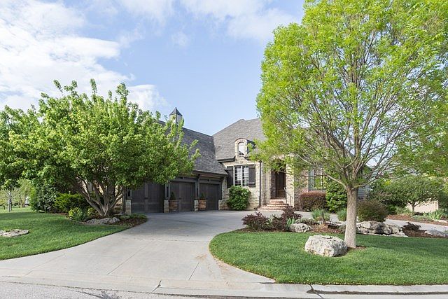 1st image of 1409 W Chaumont Cir