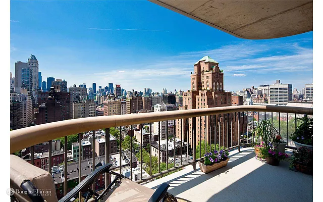 Sold by Douglas Elliman | media 26