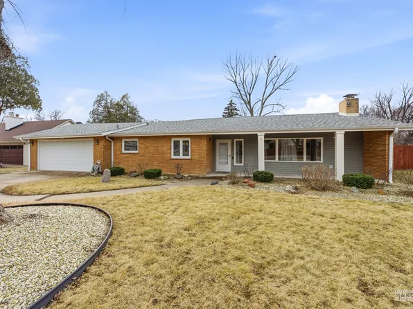 925 Lindenwood Dr, Aurora, IL 60506