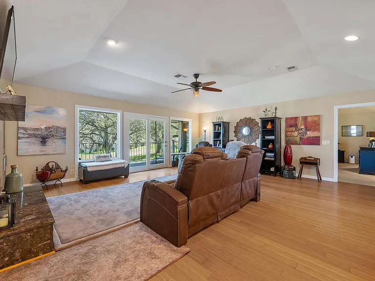 604 Rolling Green Dr — Photo 6