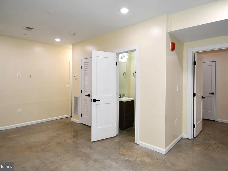 1040 Bladensburg Rd NE #B — Photo 8