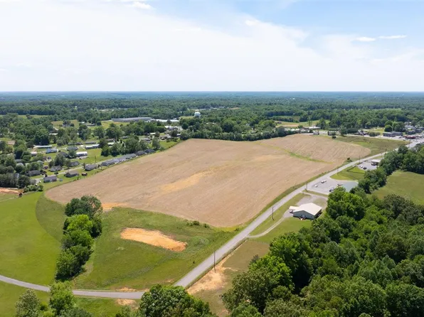 1 Holt Dr, Scottsville, KY 42164