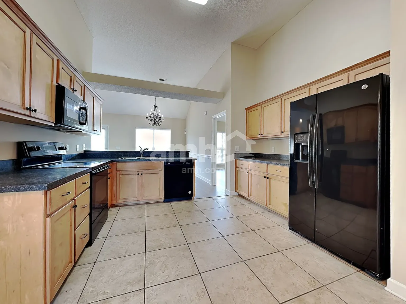 4 bed, 2.0 bath, 2056 sqft, $2,415 — Photo 3