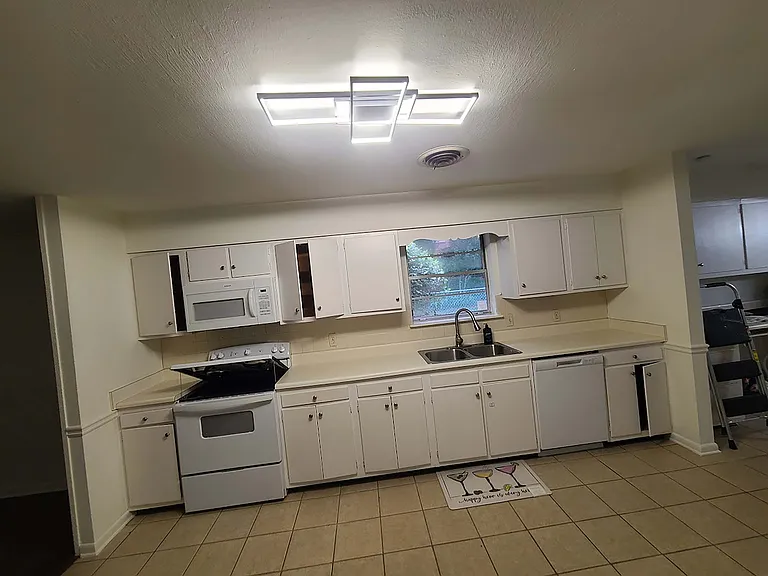 1002 Dixon Dr — Photo 27
