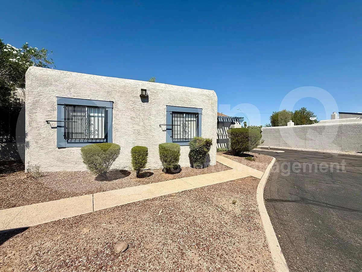 3 bed, 2.0 bath, 1295 sqft, $1,599 — Photo 3
