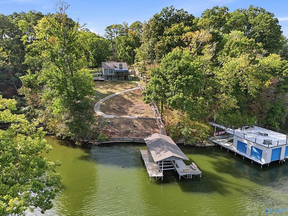 1st image of 386 Bluff Dr