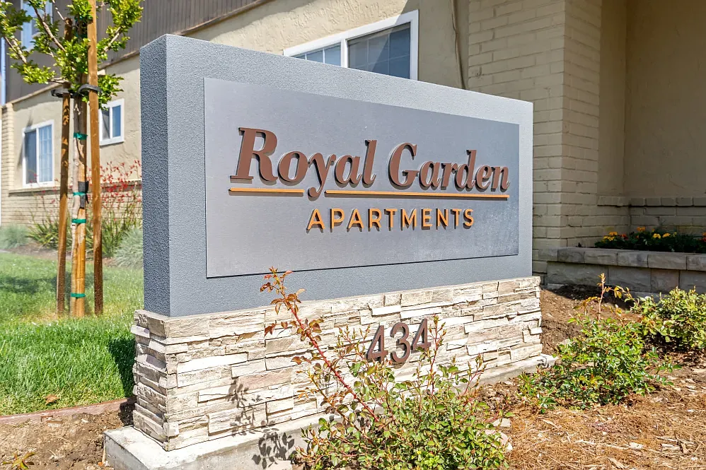 Royal Gardens Apartments — Photo 2