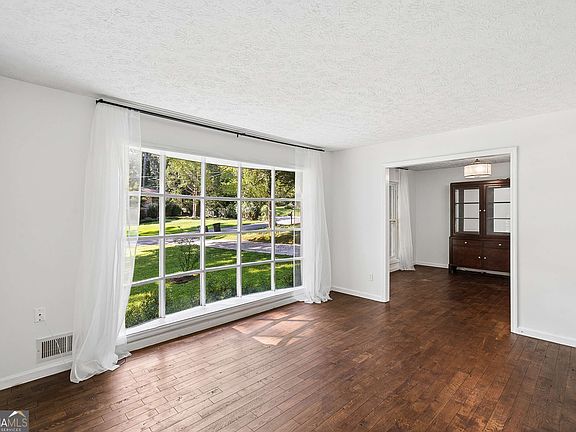 5th image of 3845 Westmoreland Dr NW