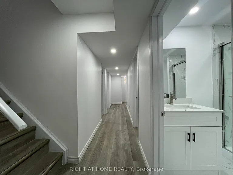 58 Meadowcrest Ln #LOWER — Photo 21