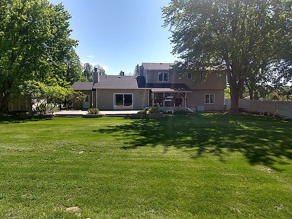 4th image of 921 9th Ave NE