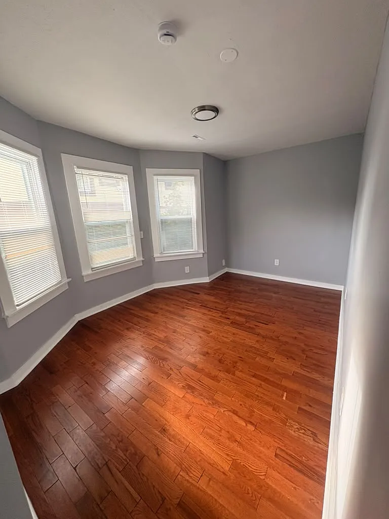 3 bed, 1300 sqft, $2,500 — Photo 1