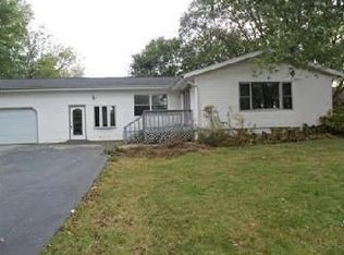 62138 Lagoon Dr, Cassopolis, MI 49031