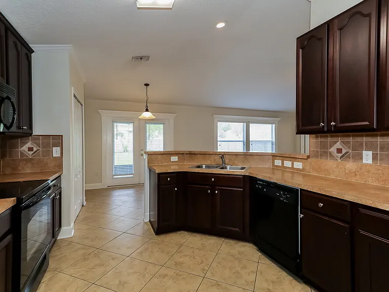 2732 Woodsdale Dr — Photo 6