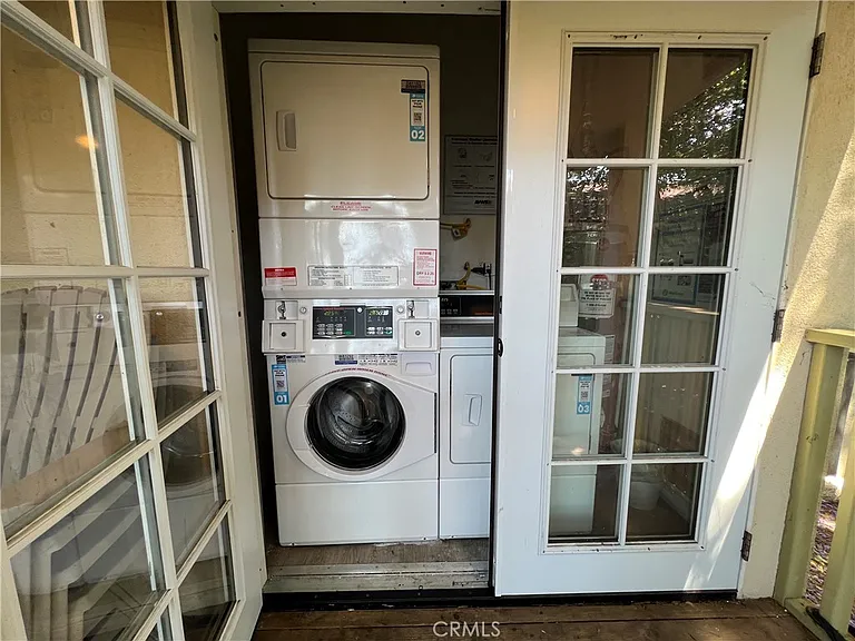 1557 W 36th Pl — Photo 25