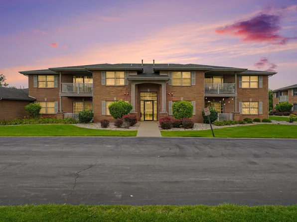 9841 Wildwood Ct Unit 2-C, Highland, IN 46322