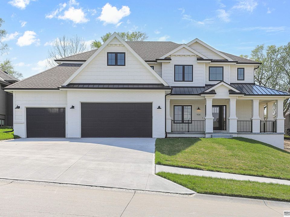 1st image of 908 S 185th St